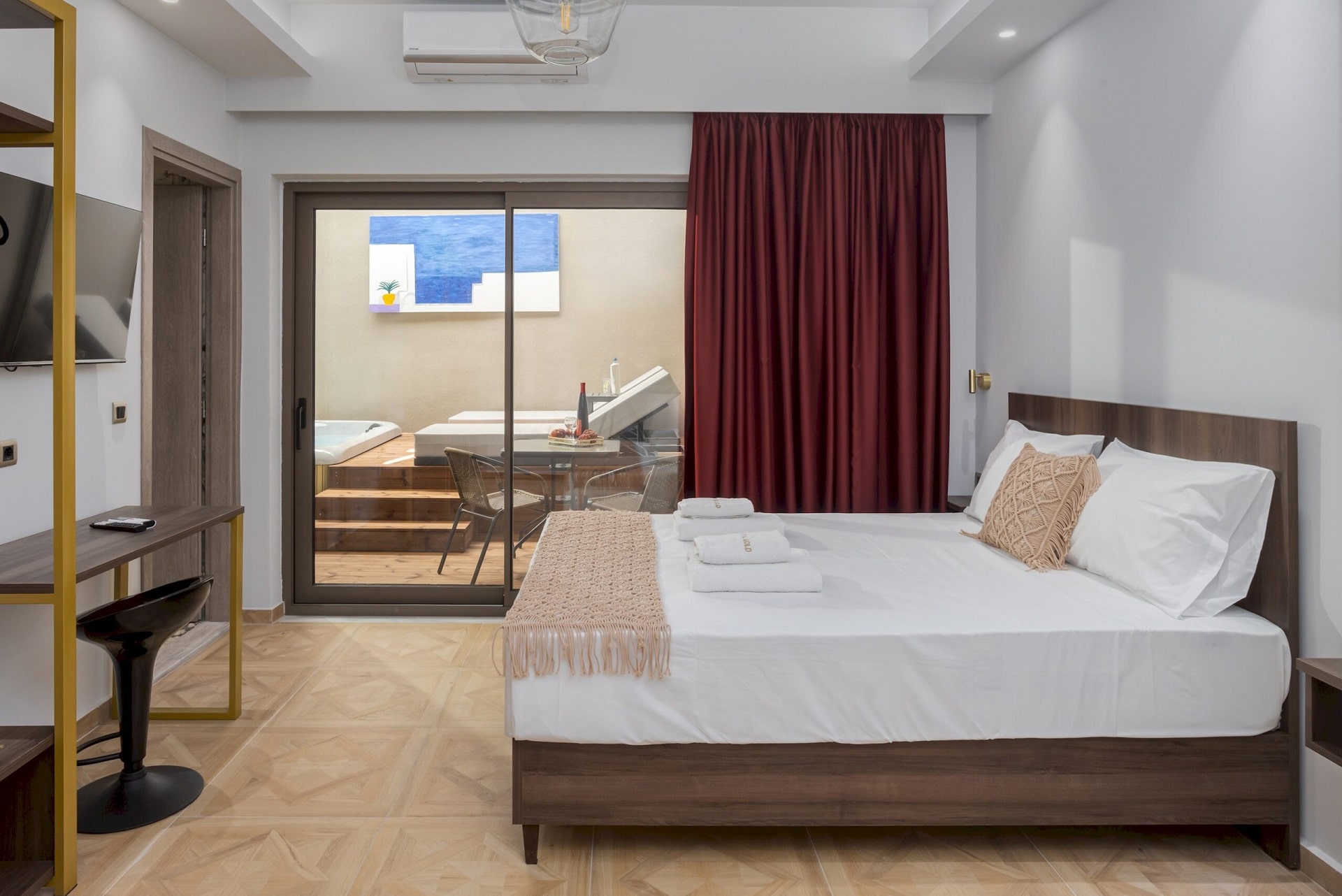 Iris Gold – Luxury Suite