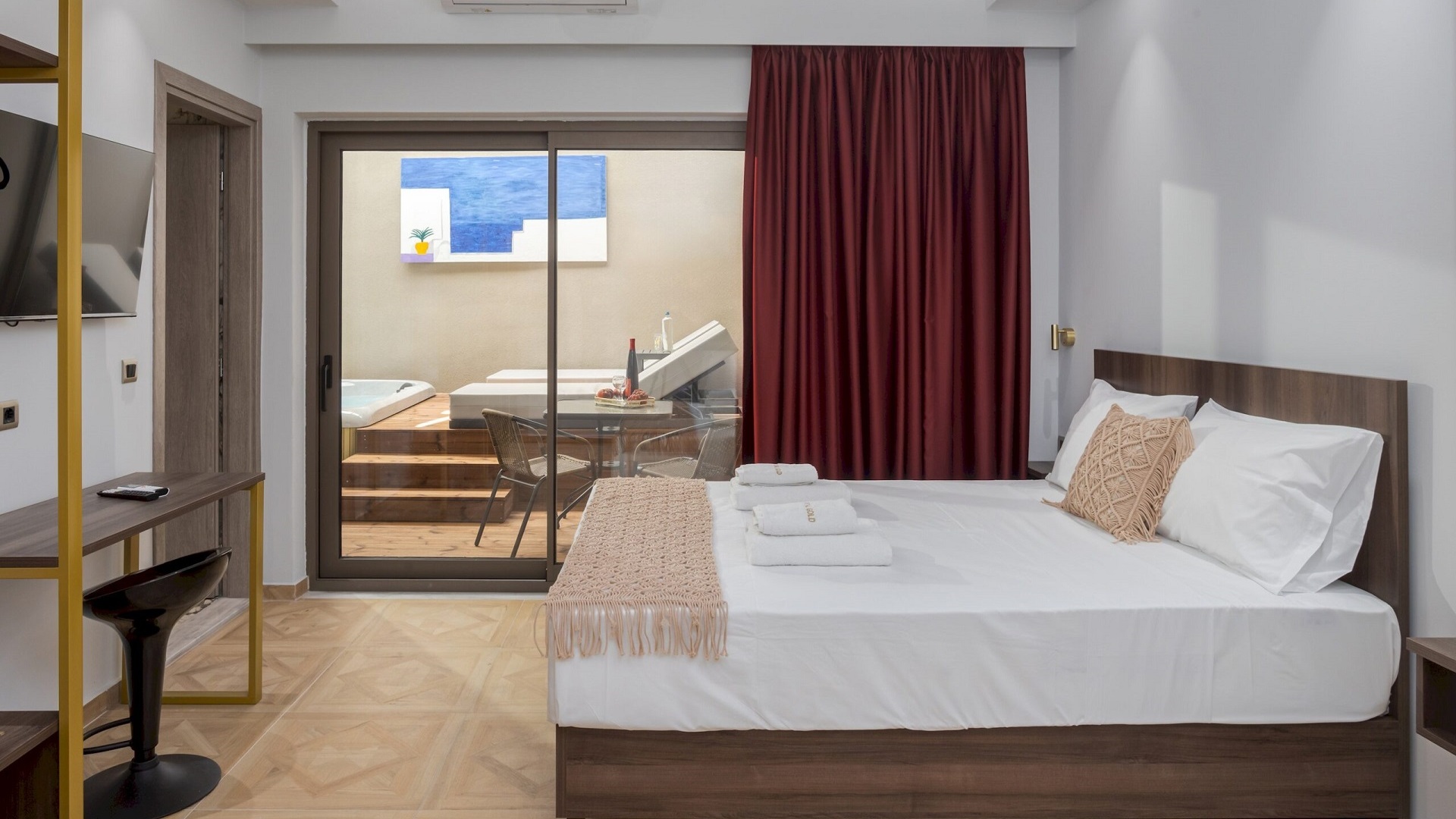 Iris Gold – Luxury Suite