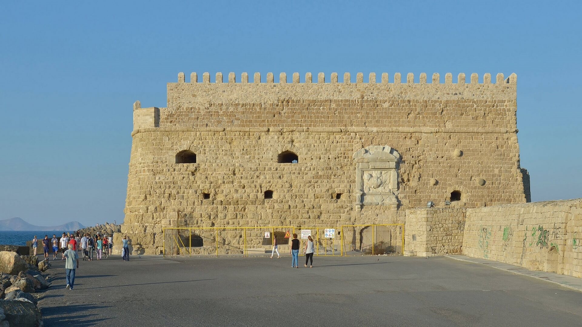 Rocca al Mare Fortress (Koule Fortress) & Venetian Harbor